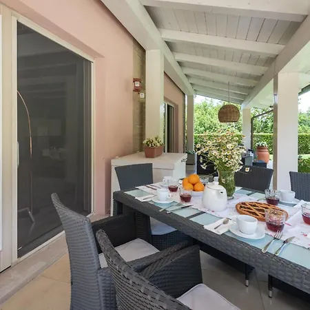 Вилла Chipieri 4&2, Emma Apecchio