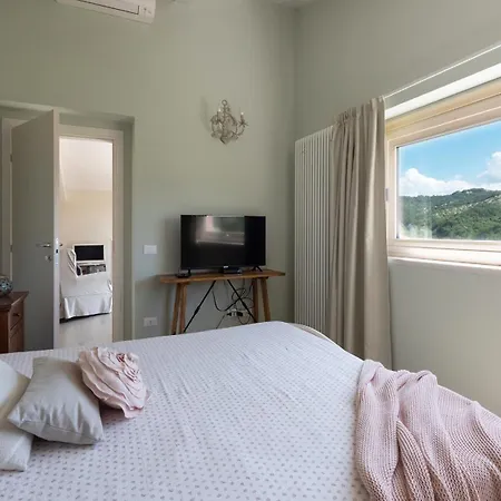 Вилла Chipieri 4&2, Emma Apecchio