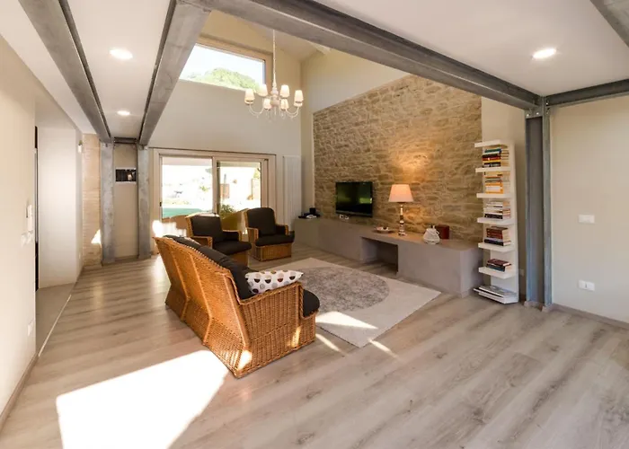 Chipieri 4&2, Emma Villa Apecchio